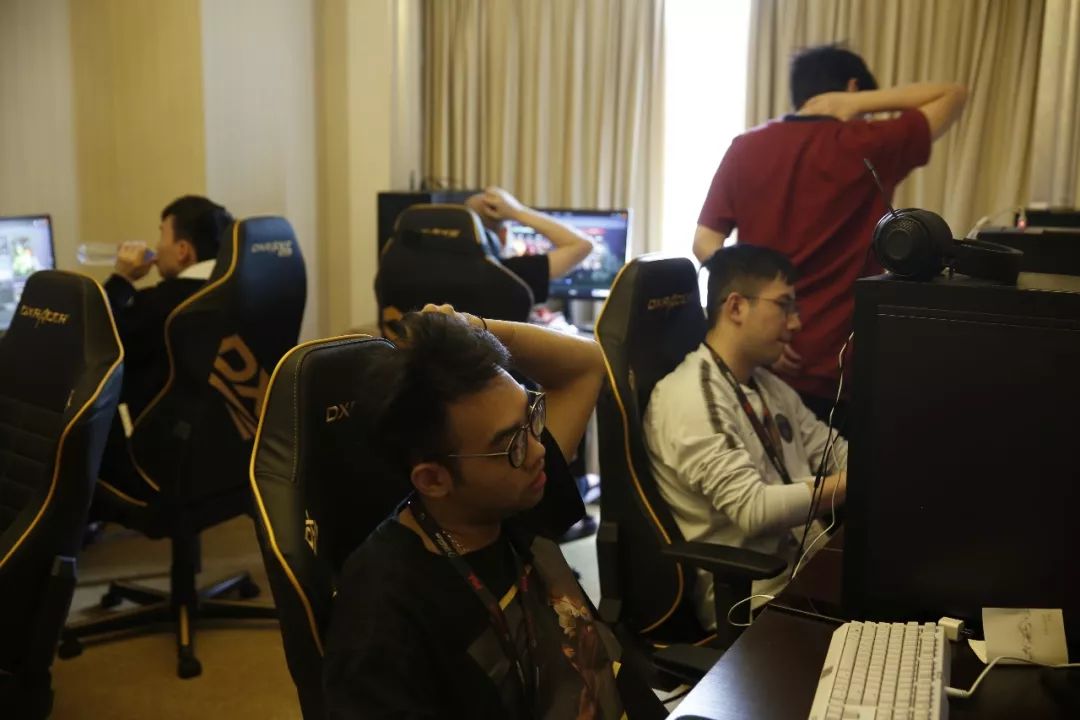 曝EDG冠军皮肤已选择：上单男枪打野佛耶戈