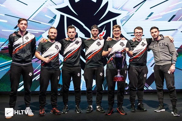 这必须是标志性的加里奥！ faker + Oner 成功覆盖了下路， T1 在没有任何危险的情况下赢得了第一场比赛