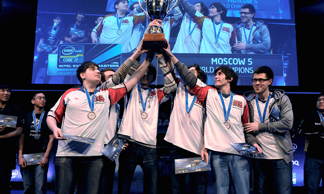 英雄联盟LPL夏季赛：FPX慢热憾负，粉丝们直称吐血