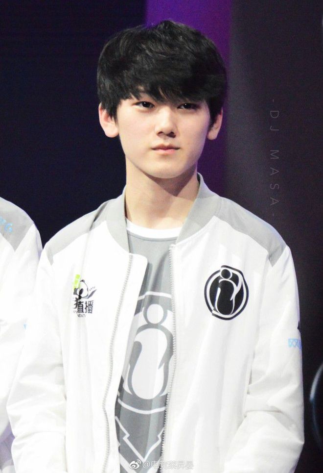 Yagao：没想到对面会拿尼菈 但我们下路组说没问题可以应对