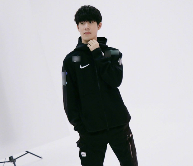 挂诗人的握！鲁莽地进入团队发送情况 Ultra Prime ，不操作，仅仅战斗和眩晕 Weibo Gaming 。