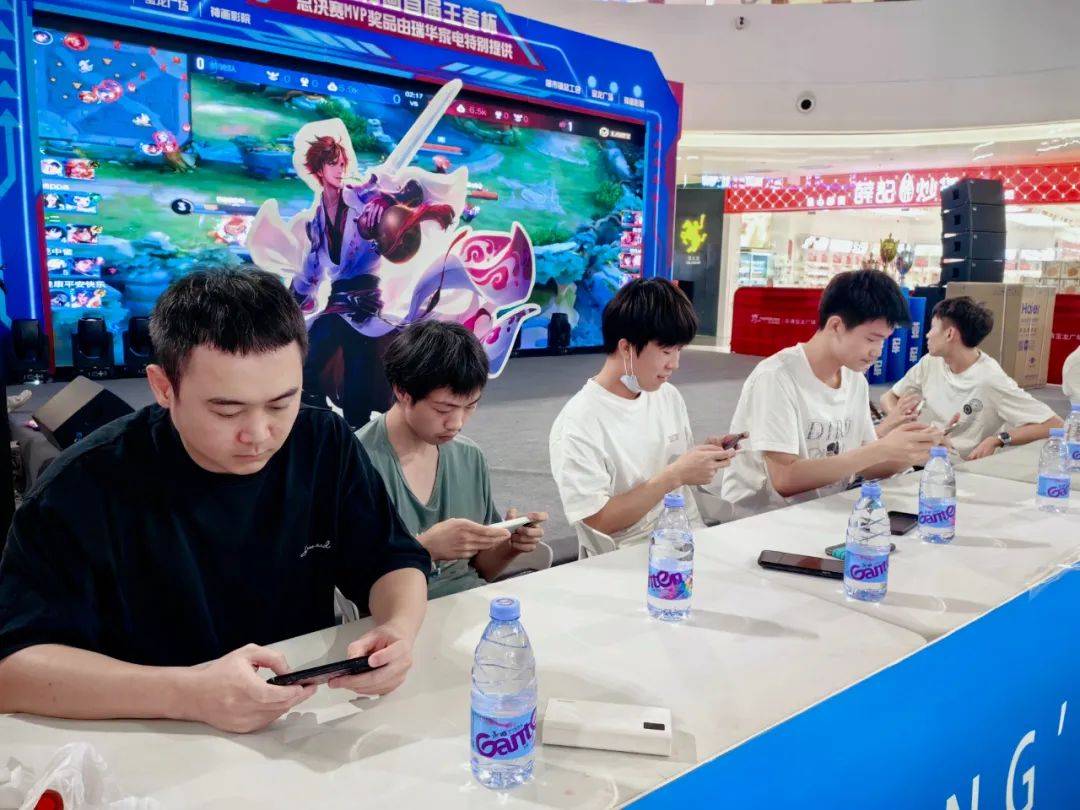 JackeyLove：这个赛前Solo真不如石头剪刀布！这样进度还能快点！