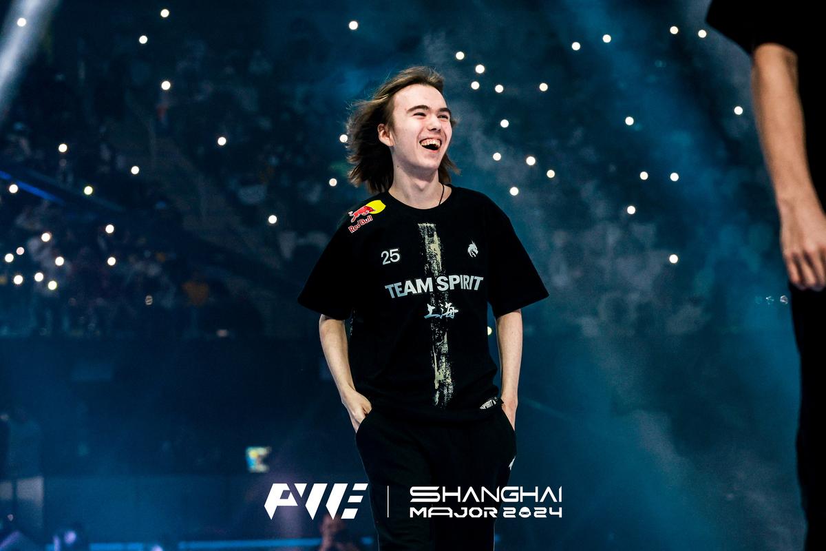 FPX官博为中单Care庆生：19岁新人还需成长，很荣幸与你一路同行