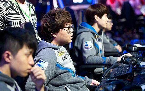 H4cker ：挺想进季后赛的 感觉挺可惜的